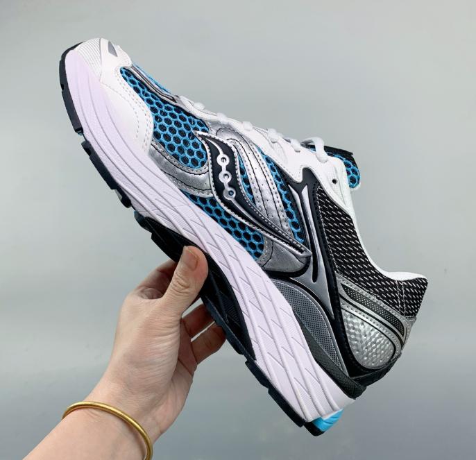 Saucony ProGrid Omni 9 Comfortable Running Shoes