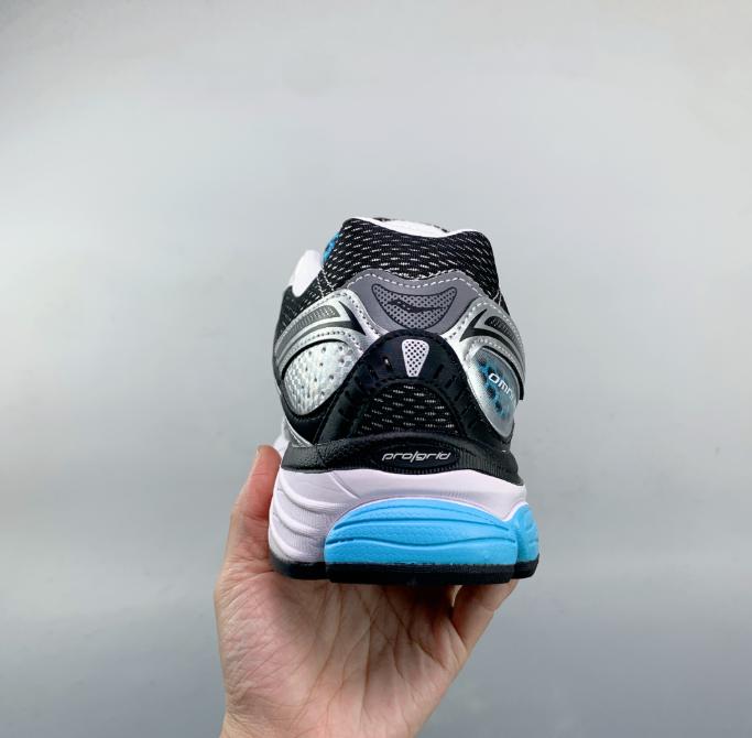 Saucony ProGrid Omni 9 Comfortable Running Shoes