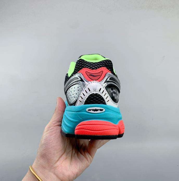 Saucony ProGrid Omni 9 Comfortable Running Shoes