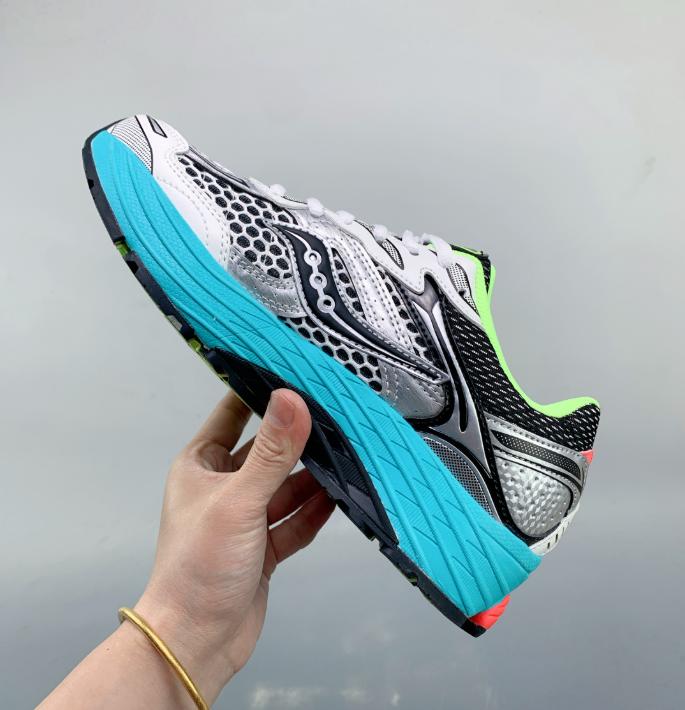 Saucony ProGrid Omni 9 Comfortable Running Shoes