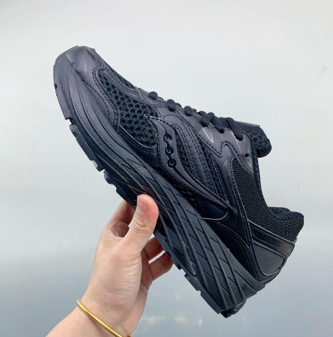 Saucony ProGrid Omni 9 Comfortable Running Shoes