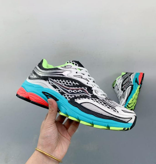 Saucony ProGrid Omni 9 Comfortable Running Shoes