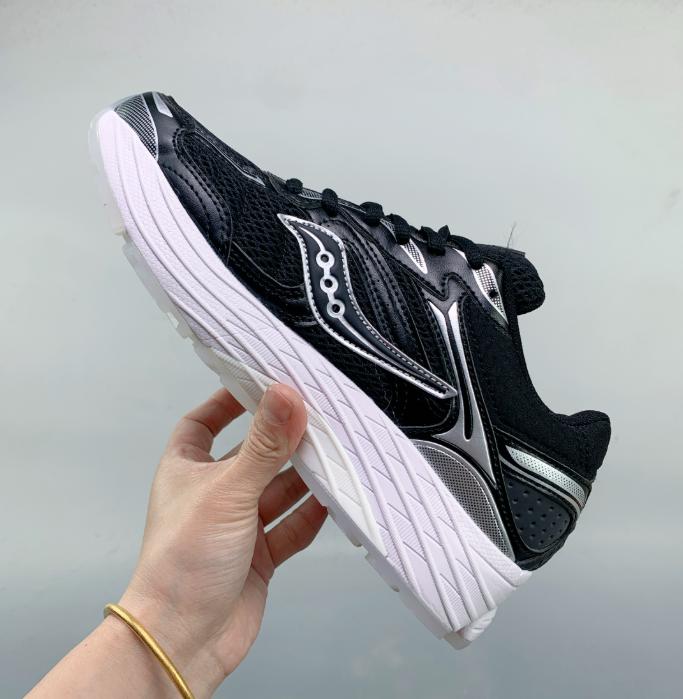 Saucony ProGrid Omni 9 Comfortable Running Shoes