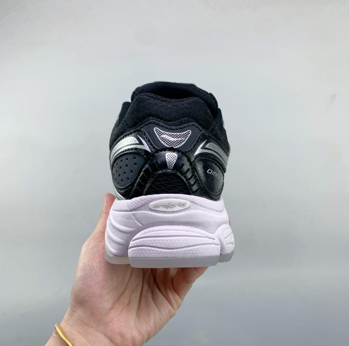 Saucony ProGrid Omni 9 Comfortable Running Shoes