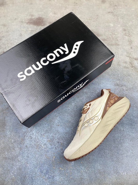 Saucony Triumph 22 Thick-Soled Casual Running Shoes