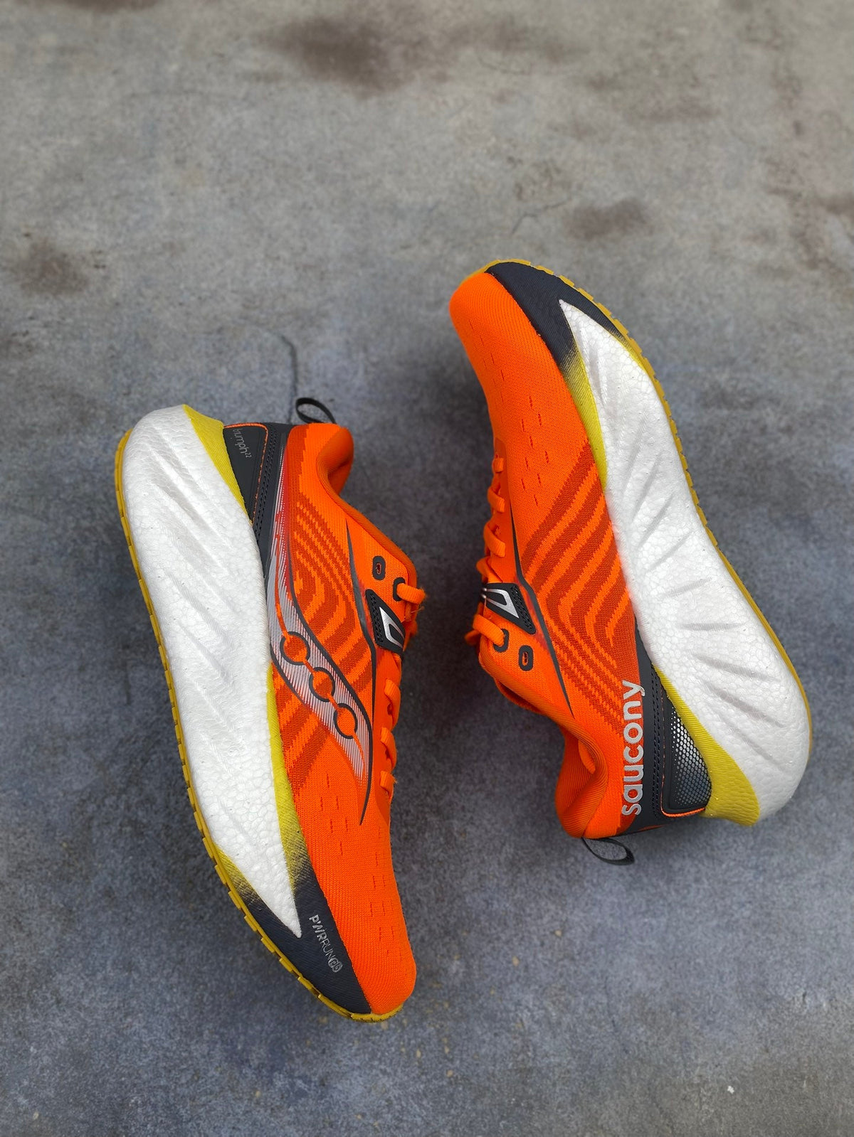 Saucony Triumph 22 Thick-Soled Casual Running Shoes