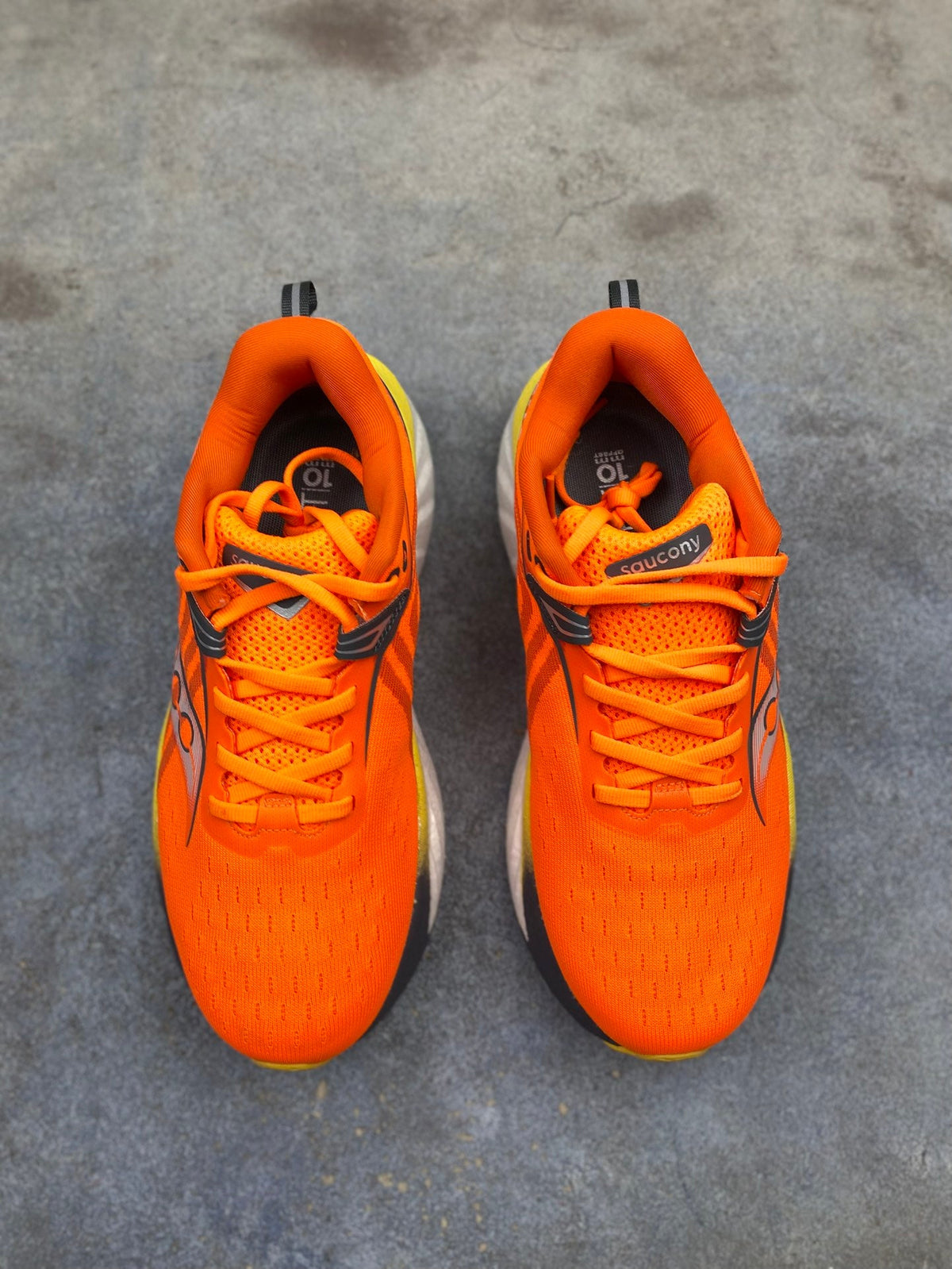 Saucony Triumph 22 Thick-Soled Casual Running Shoes