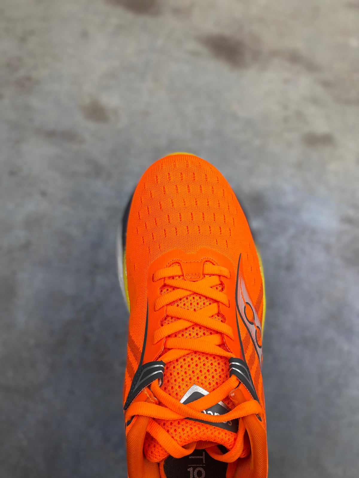 Saucony Triumph 22 Thick-Soled Casual Running Shoes