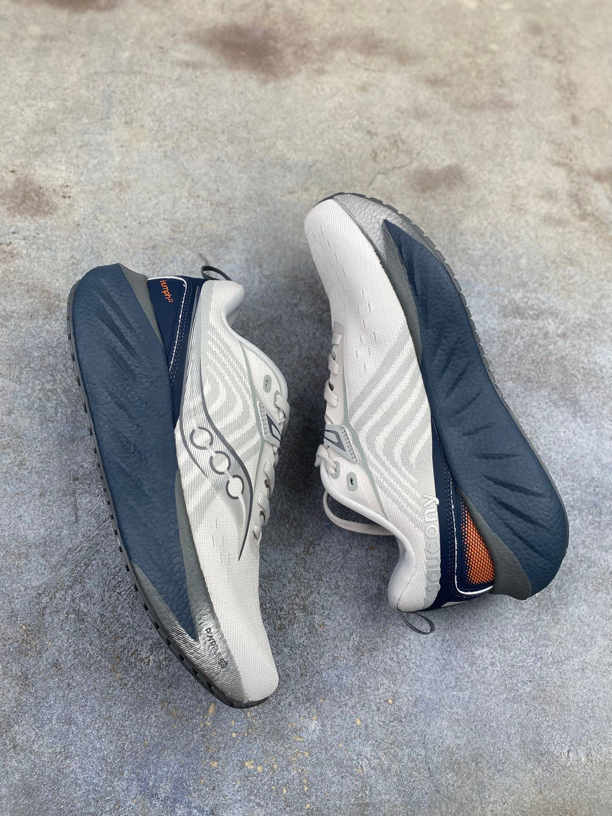Saucony Triumph 22 Thick-Soled Casual Running Shoes
